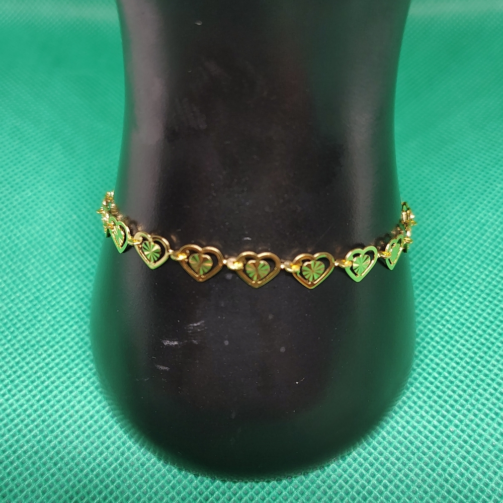 Golden Heart Bracelet - Picture 2 of 4